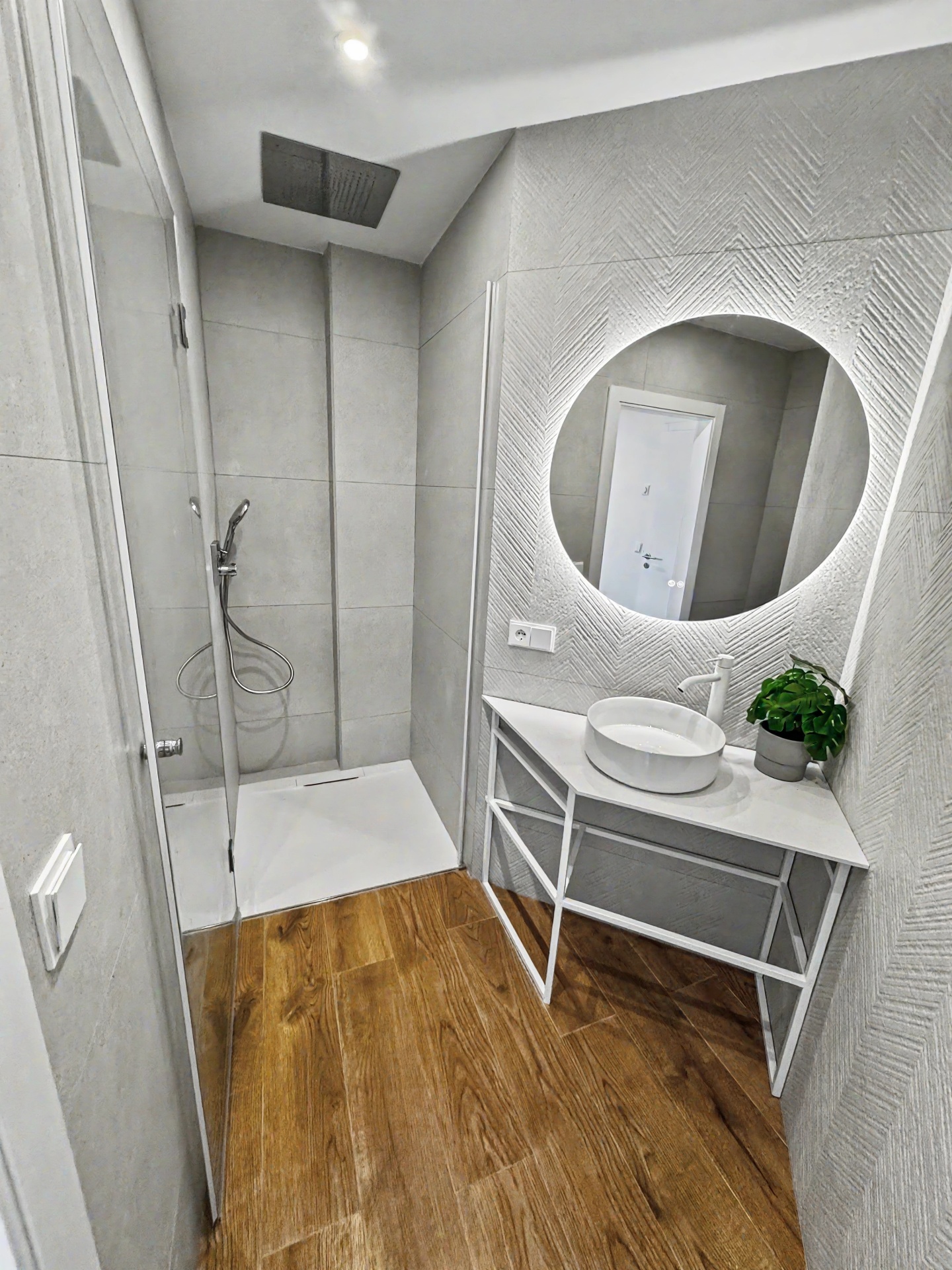 Room 02